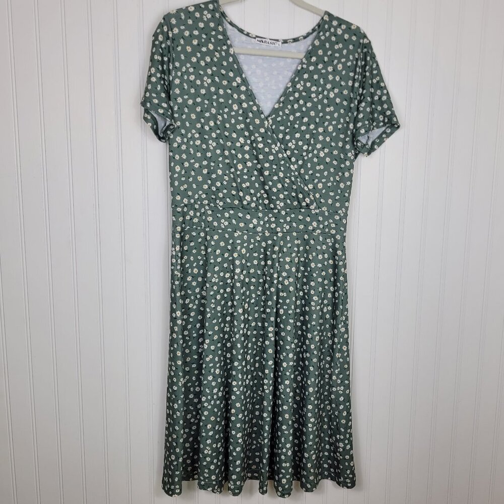 NWOT  MS BASIC Daisy Dress, Green, with white Daisies Poly/Spandex SZ L